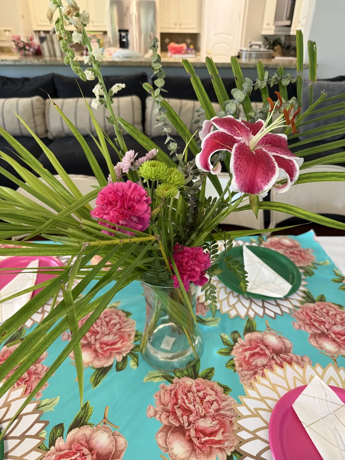 Hawaiian-Themed Bridal Shower: Tropical floral centerpiece